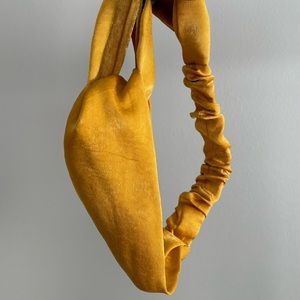 Francesca’s Elastic Knotted Headband